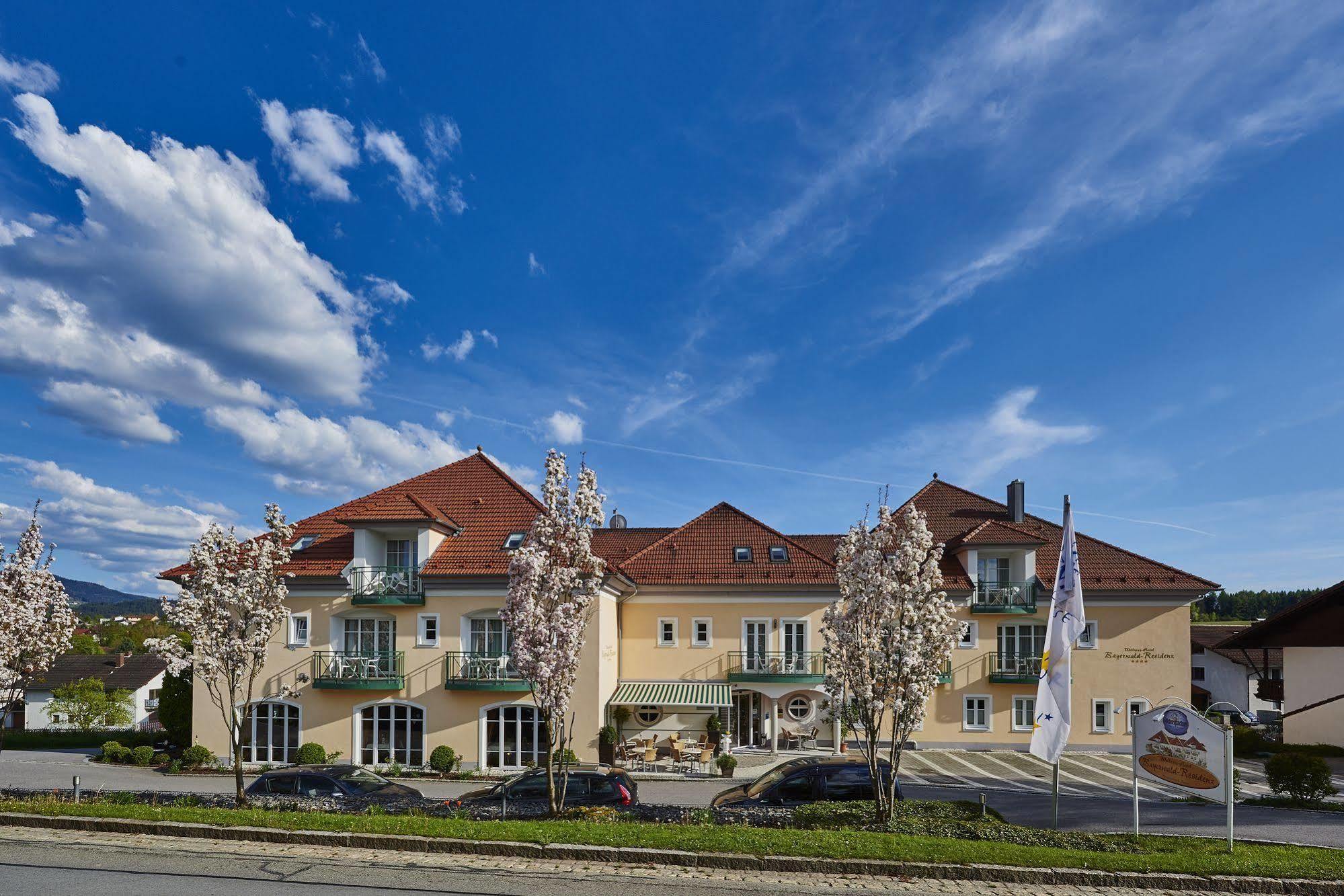Akzent Hotel Bayerwald-Residenz Нойкирхен Экстерьер фото